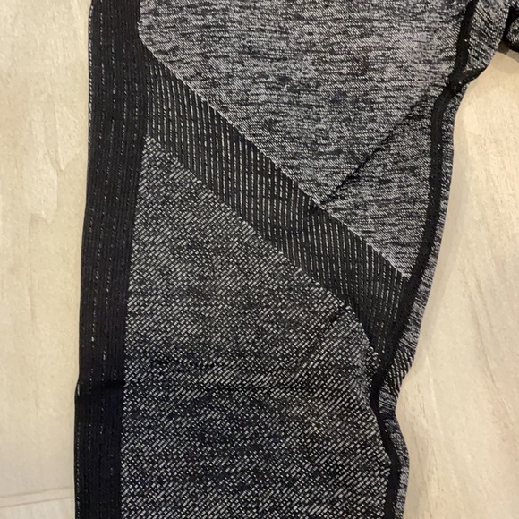 Fabletics Mid Rise Leggings - Picture 4 of 4